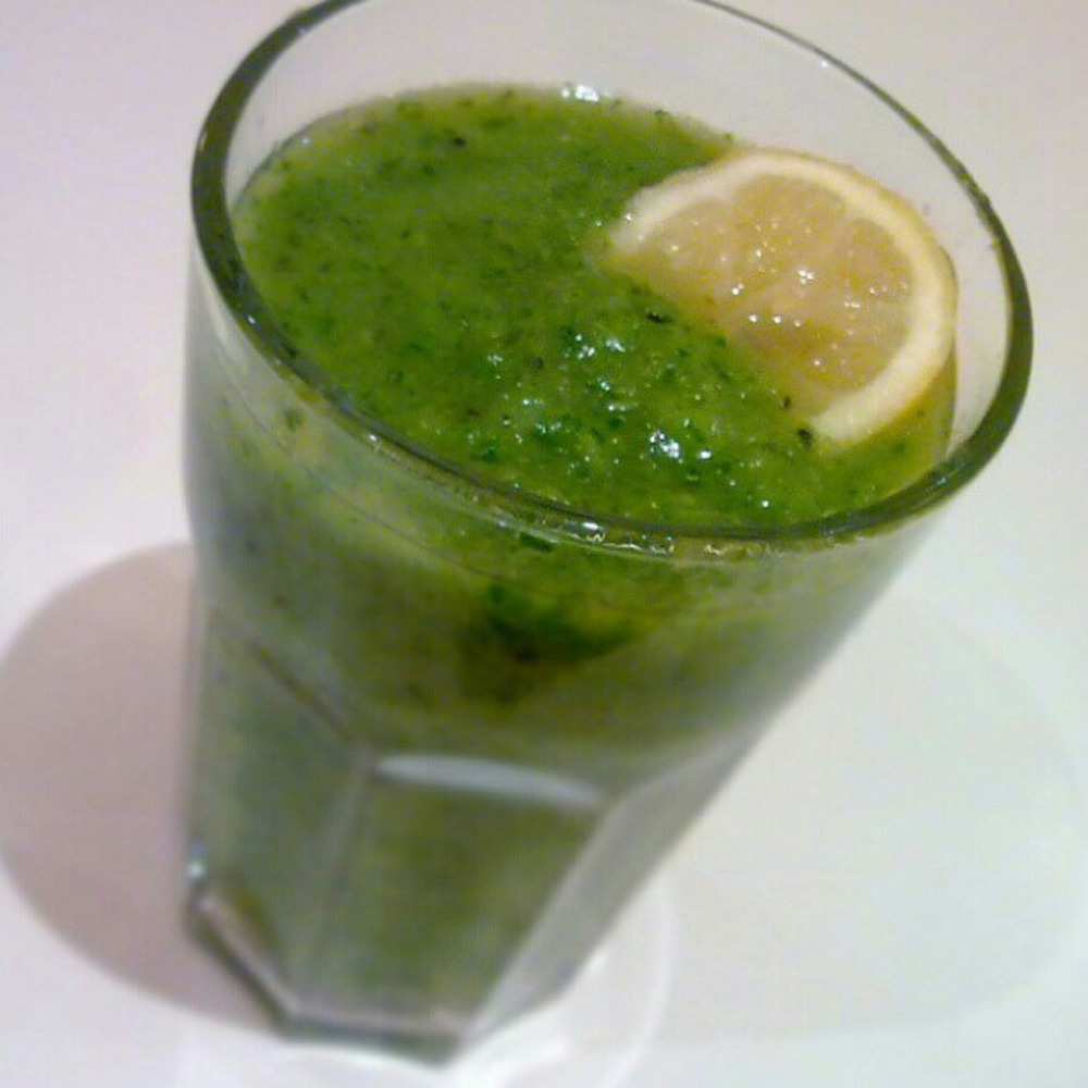Illustrative stock photograph: Green smoothie (8222465502). This may differ from the café's actual product.